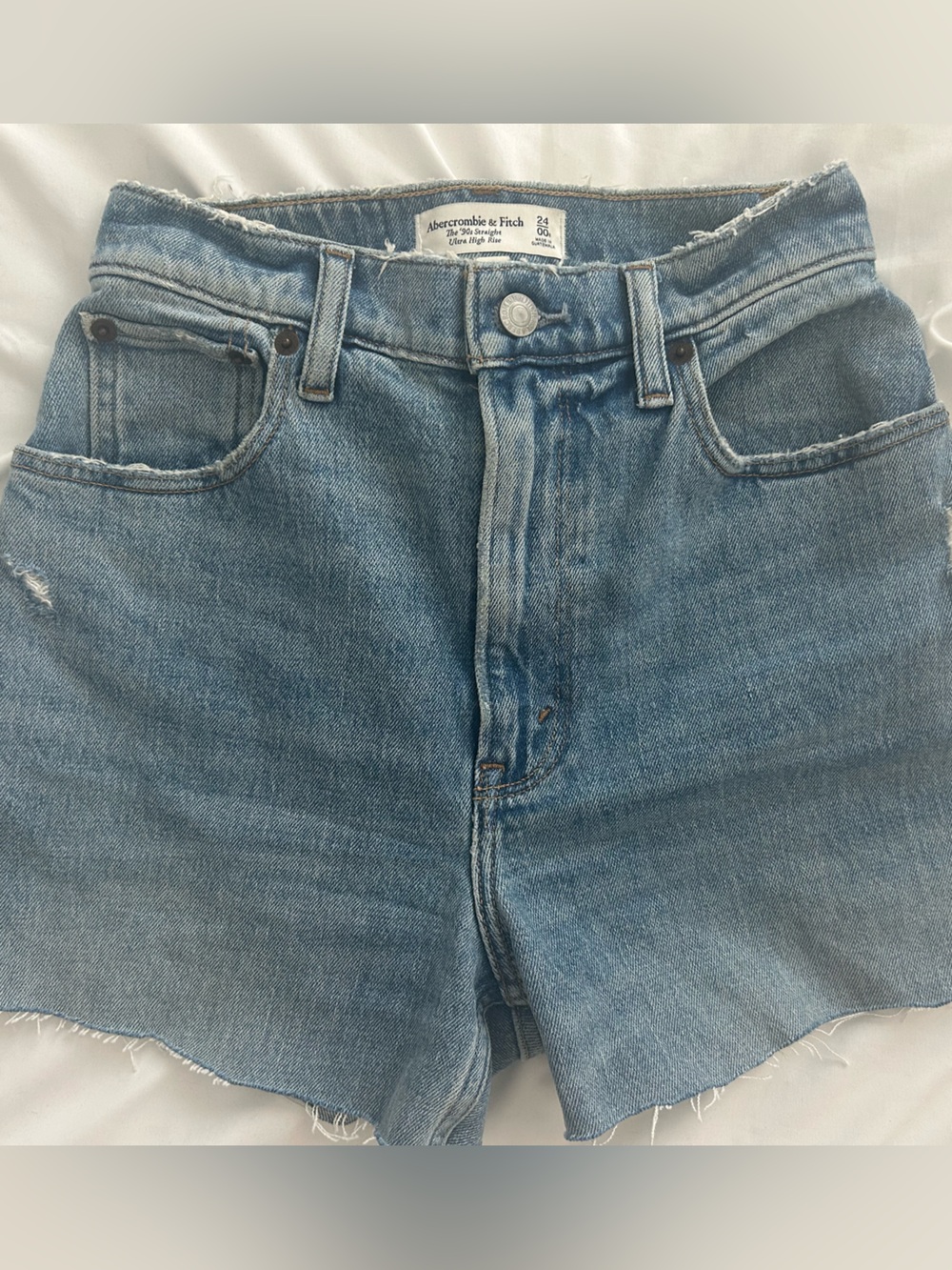 Abercrombie & Fitch Light wash 90s straight ultra high rise - size 24/00